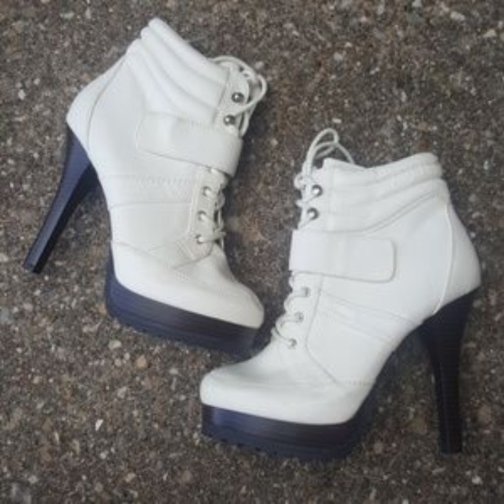 Jennifer Lopez Winter White Lace-Up Heel Size 10.5